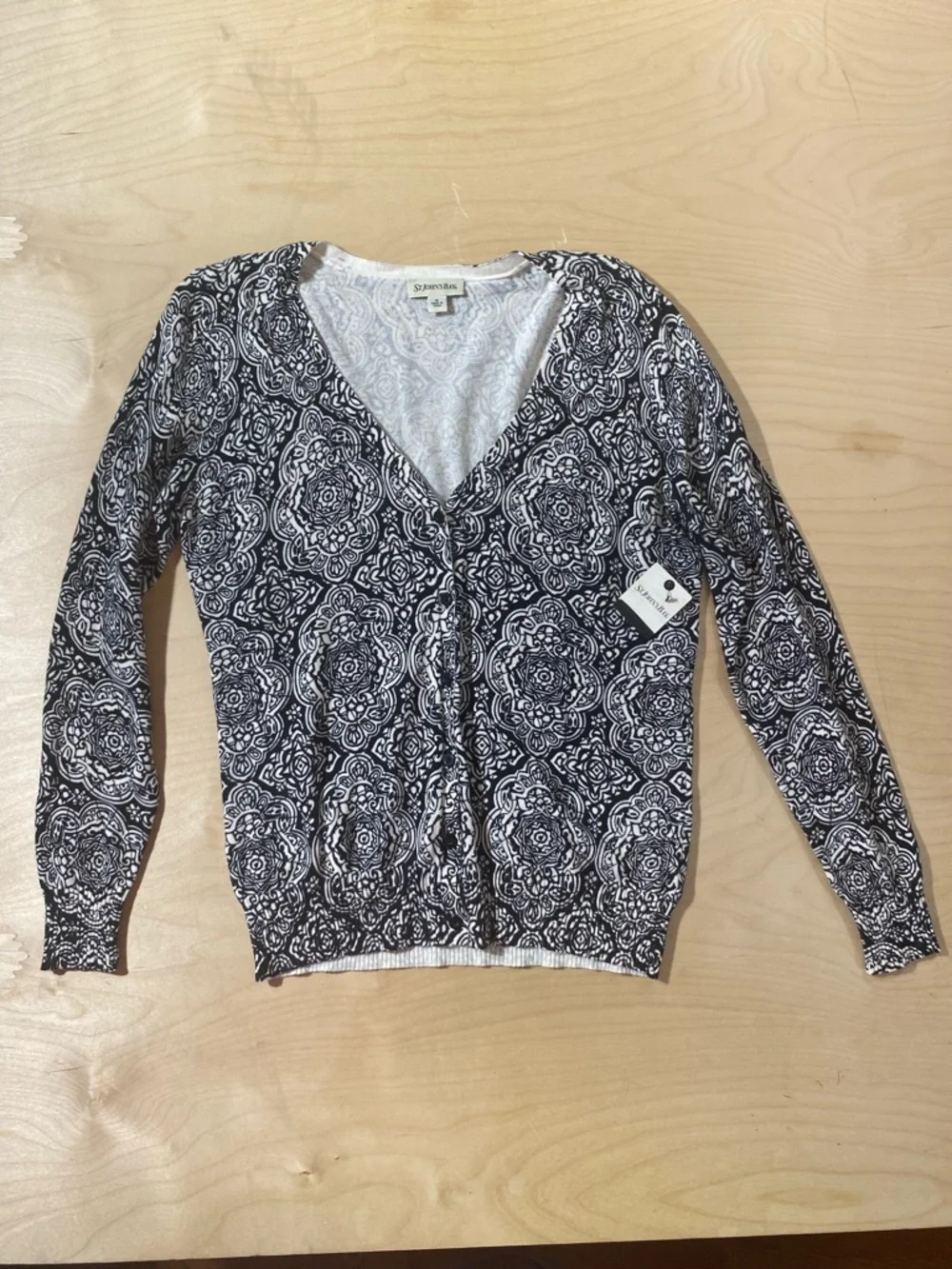 St. Johns Bay lightweight neck